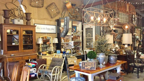 Village Antiques – Houston & Premier French Antique Furniture Store. Select collection of dealers, antique shops, and antique stores that specialize in French antiques. Houston, Tx.

http://www.villageantiques.net/