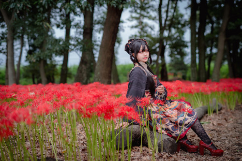 Demonstration-high-school-student-Sirat-winner-of-a-gold-medal-wears-her-first-Japanese-style-Lolita-13.jpg