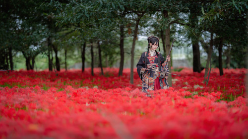 Demonstration-high-school-student-Sirat-winner-of-a-gold-medal-wears-her-first-Japanese-style-Lolita-27.jpg