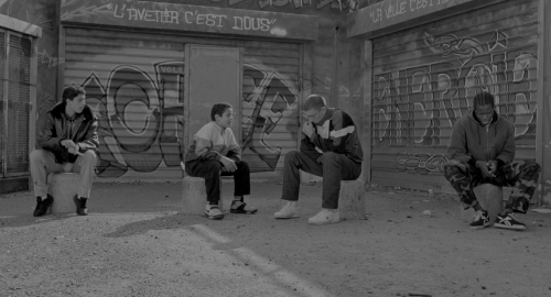 La.Haine.1995.UHD.2160p.HDR.BluRay.DTS-HD.MA.5.1.HEVC.-DDR-005.png