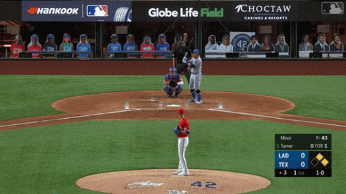 Leody-Taveras-wall-catch-vs-LAD-8-28-2020.gif