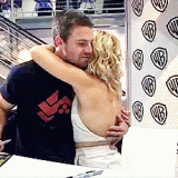 Stephen-Amell-and-Emily-Bett-Rickards-hugging-during-the-autographs-signing-of-the-Arrow-Cast-stephen-amell-and-emily-bett-rickards-40583538-500-230