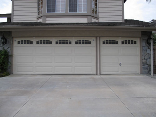 Traditional-Steel-Garage-Doors-12.jpg