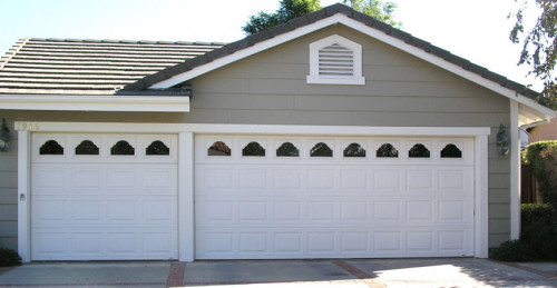 Traditional-Steel-Garage-Doors-20.jpg