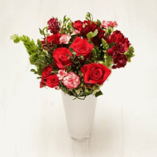 Book your favorite bouquet of flowers in a vase online at Enjoyflowers.com. Brighten your home with visually alluring delicate blooms today!